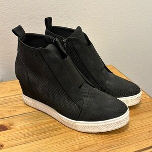 Black wedge shoe, Size 9